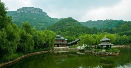 文明旅游新風(fēng)尚，泉城景區(qū)展新顏——聚焦“十一”假期第五天景區(qū)管理與游客風(fēng)貌